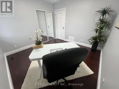 7 Kerry Crescent Ottawa ON K2E 5V7