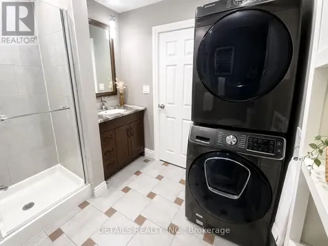 7 Kerry Crescent Ottawa ON K2E 5V7