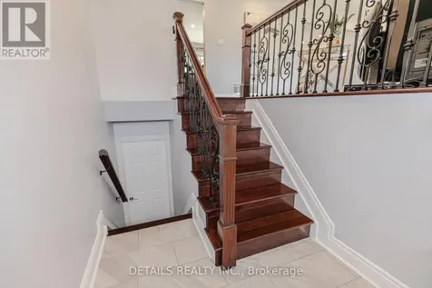7 Kerry Crescent Ottawa ON K2E 5V7