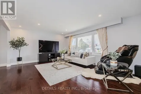 7 Kerry Crescent Ottawa ON K2E 5V7