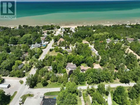 6386 Victoria Avenue Lambton Shores ON N0N 1J2