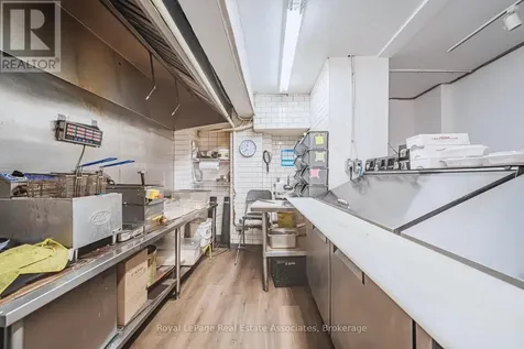 582 Yonge Street Toronto (bay Street Corridor) ON M4Y 1Z3