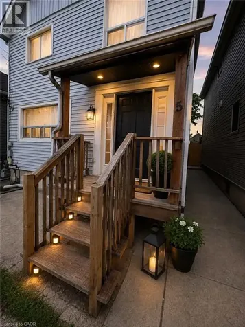 5 Rowanwood Street Hamilton ON L8L 7H1