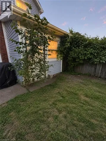 5 Rowanwood Street Hamilton ON L8L 7H1