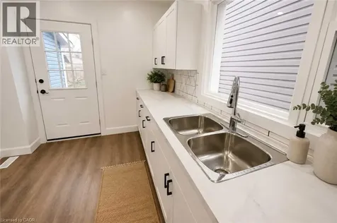 5 Rowanwood Street Hamilton ON L8L 7H1