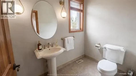 380 Shoreview Circle Windsor ON N8P 1M7