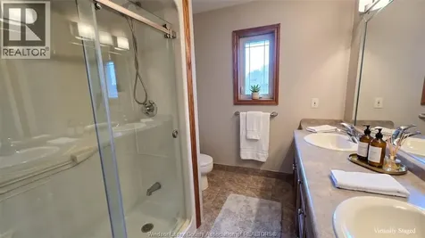 380 Shoreview Circle Windsor ON N8P 1M7