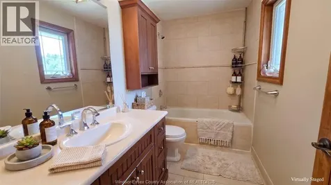 380 Shoreview Circle Windsor ON N8P 1M7