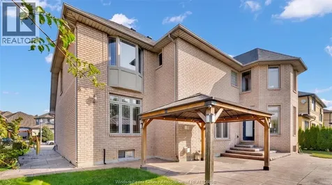 380 Shoreview Circle Windsor ON N8P 1M7
