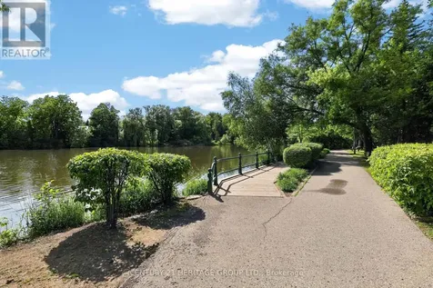 28 Innis Crescent Richmond Hill (mill Pond) ON L4C 5K2