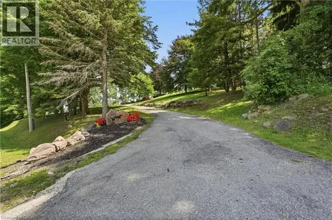 1314 Safari Road Hamilton ON L8B 1A4