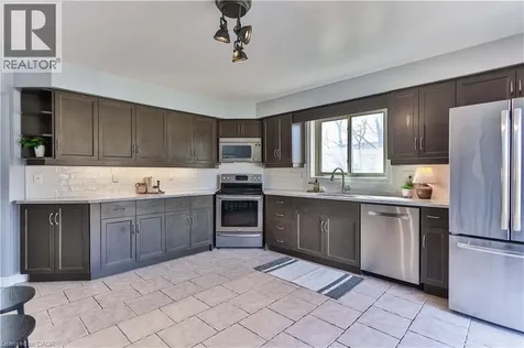 98 Thomas Avenue Brantford ON N3S 7V4