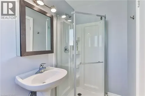 98 Thomas Avenue Brantford ON N3S 7V4