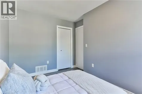98 Thomas Avenue Brantford ON N3S 7V4