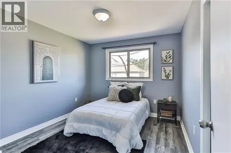 98 Thomas Avenue Brantford ON N3S 7V4