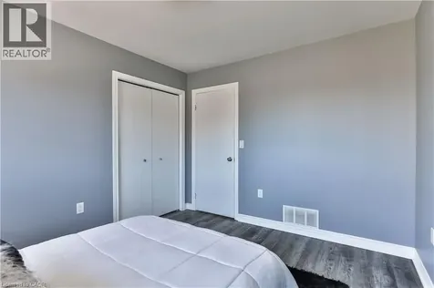 98 Thomas Avenue Brantford ON N3S 7V4