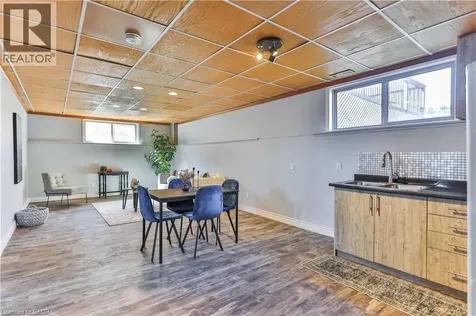 98 Thomas Avenue Brantford ON N3S 7V4