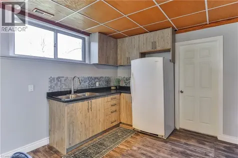 98 Thomas Avenue Brantford ON N3S 7V4