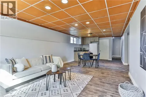98 Thomas Avenue Brantford ON N3S 7V4