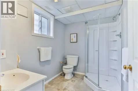 98 Thomas Avenue Brantford ON N3S 7V4