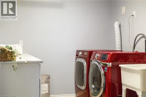 98 Thomas Avenue Brantford ON N3S 7V4