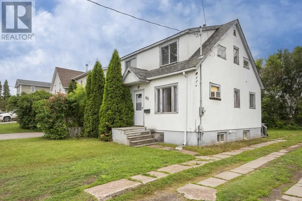65 Kenogami Ave. N. Thunder Bay ON P7A 6C8