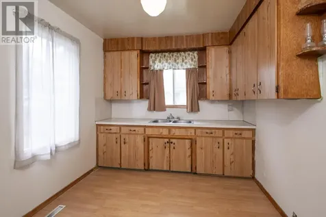 65 Kenogami Ave. N. Thunder Bay ON P7A 6C8