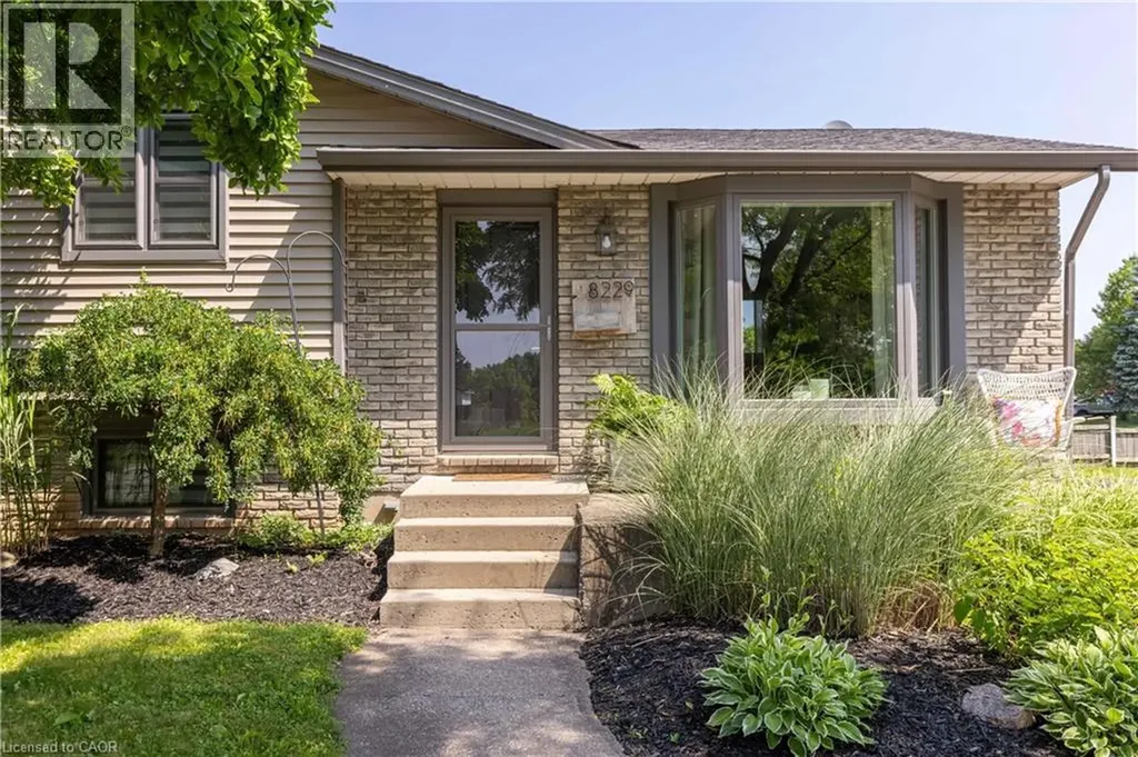 8229 Rideau Street Niagara Falls ON L2H 2E3