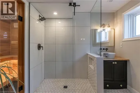 8229 Rideau Street Niagara Falls ON L2H 2E3
