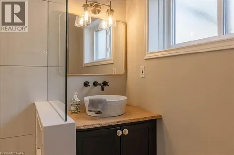 8229 Rideau Street Niagara Falls ON L2H 2E3
