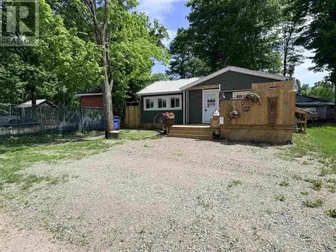 8 Wildwood Drive Heyden ON P6A 5K7