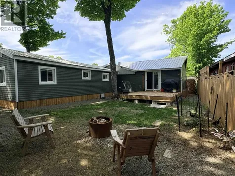 8 Wildwood Drive Heyden ON P6A 5K7