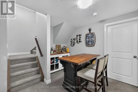 11 Empire Parkway St. Thomas ON N5R 0E9