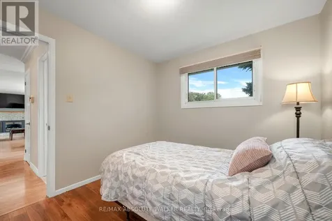 337 Roxdale Avenue Ottawa ON K1E 1T9