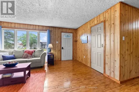 31 Carol Street Laurentian Valley ON K8A 6W6