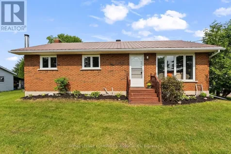31 Carol Street Laurentian Valley ON K8A 6W6