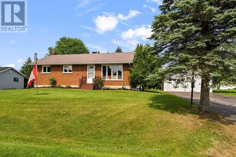 31 Carol Street Laurentian Valley ON K8A 6W6