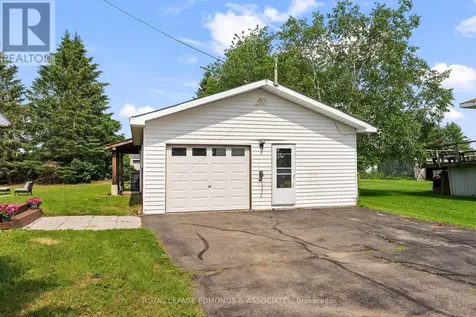 31 Carol Street Laurentian Valley ON K8A 6W6