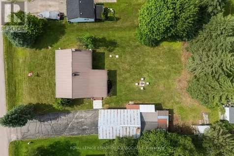 31 Carol Street Laurentian Valley ON K8A 6W6