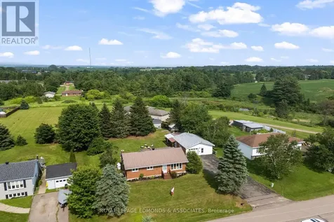 31 Carol Street Laurentian Valley ON K8A 6W6