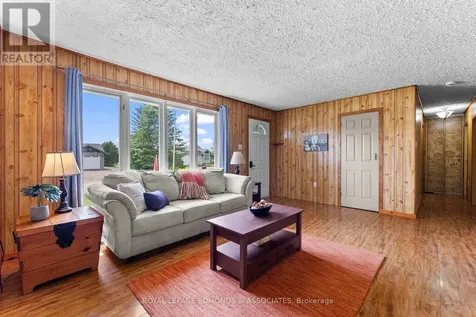 31 Carol Street Laurentian Valley ON K8A 6W6
