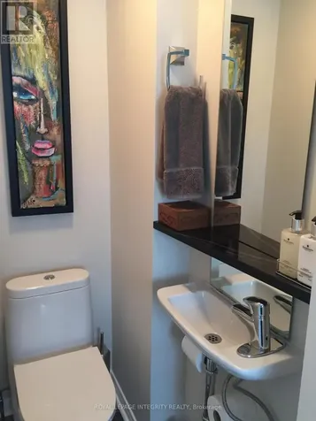 9 Holmwood Avenue Ottawa ON K1S 2N9