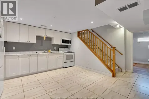 3966 Byng Windsor ON N8W 3J6