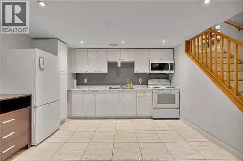 3966 Byng Windsor ON N8W 3J6