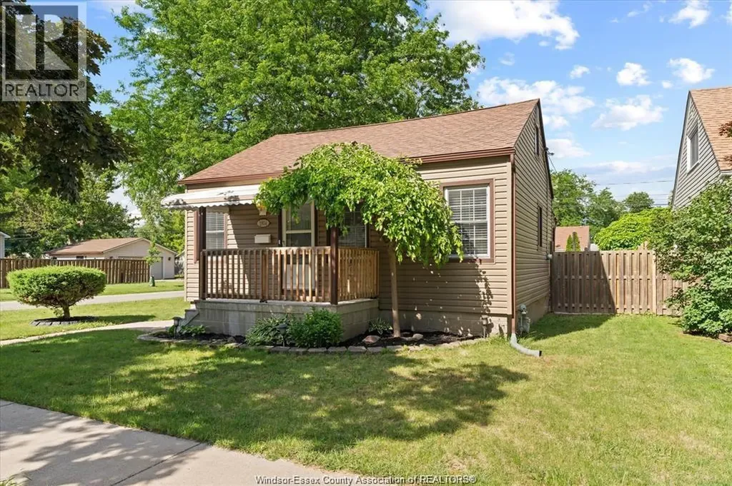 1904 Westcott Windsor ON N8W 4K4