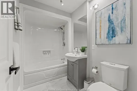 1904 Westcott Windsor ON N8W 4K4