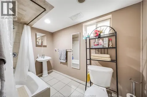2075 Ottawa Street Windsor ON N8Y 1R6
