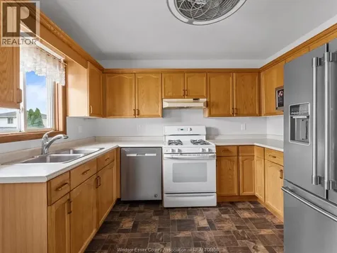 1553 Blairwood Crescent Windsor ON N8W 5M6