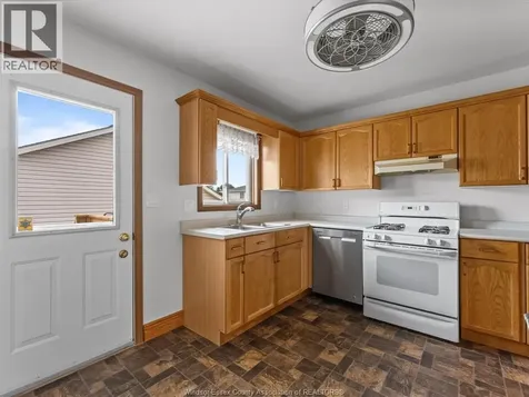 1553 Blairwood Crescent Windsor ON N8W 5M6