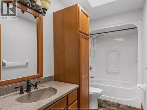 1553 Blairwood Crescent Windsor ON N8W 5M6